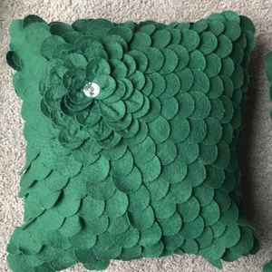 Pier 1 emerald green pillows, set of 2